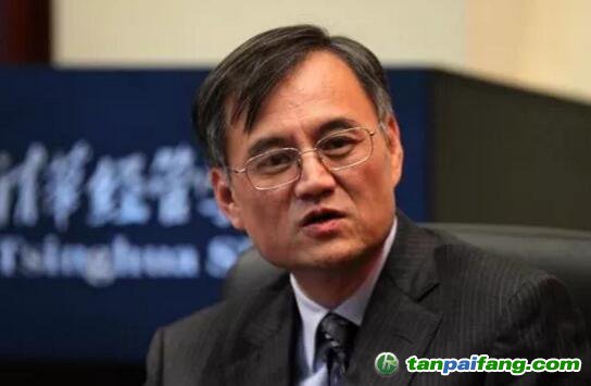 錢穎一：經(jīng)濟(jì)學(xué)家，清華大學(xué)文科資深教授，曾任清華大學(xué)經(jīng)濟(jì)管理學(xué)院院長(zhǎng)