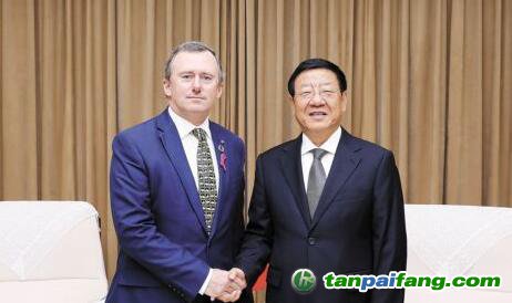 國(guó)家林業(yè)和草原局局長(zhǎng)張建龍會(huì)見加蓬林業(yè)、海洋、環(huán)境和氣候變化部部長(zhǎng)李懷特