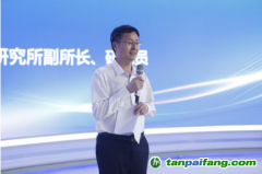 聽“雙碳”講座 玩“地球號宇宙飛船”游戲 青少年沉浸式打卡科技周